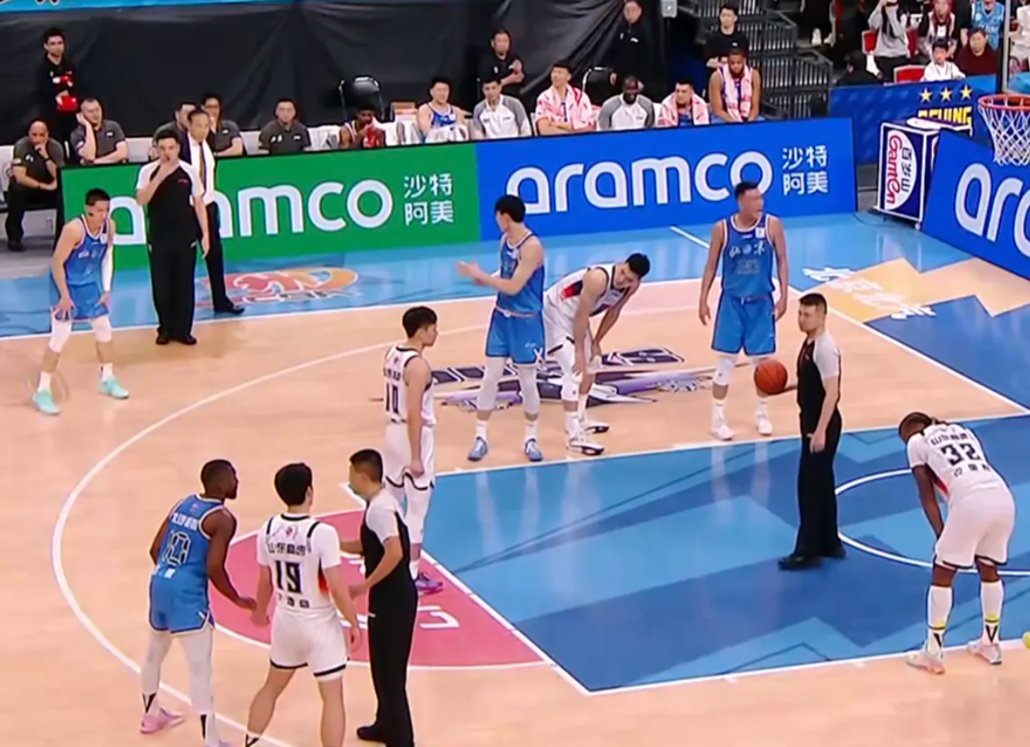 体育视频直播-北京最后一攻失误前，2将提醒暂停，许利民无视并做自以为是发言