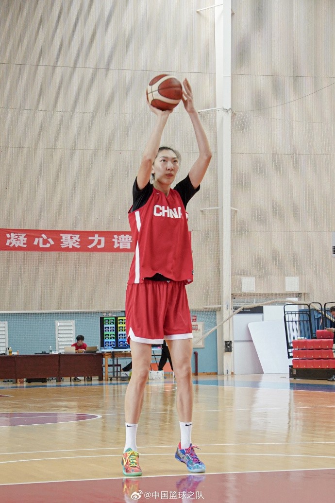 app下载-中国女篮昨日与云南财大男篮进行教学赛 最终以95比86取胜