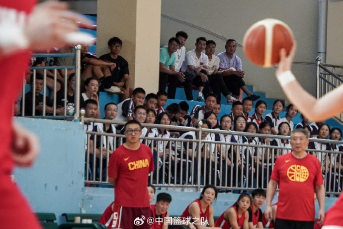 app下载-中国女篮昨日与云南财大男篮进行教学赛 最终以95比86取胜