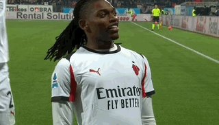 1767407198472003171.gif 体育视频直播-兼职中锋进球,全职中锋就位,米兰再取囧式胜利