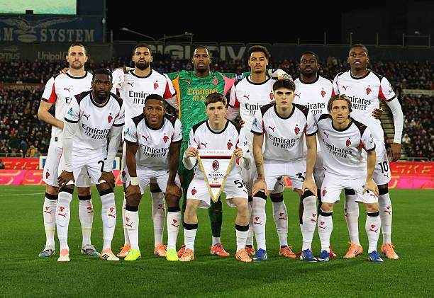 1767407586518065318.jpg 体育视频直播-兼职中锋进球,全职中锋就位,米兰再取囧式胜利