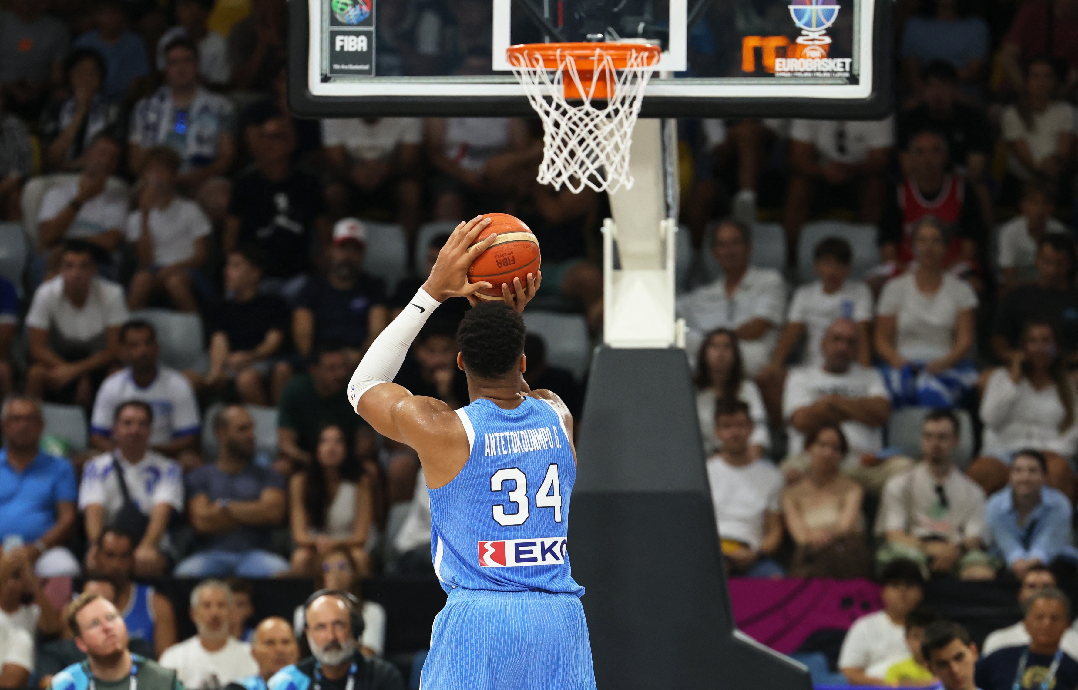 体育视频直播-美记:看好字母哥新赛季拿到个人第三个MVP 他需要提升罚球命中率