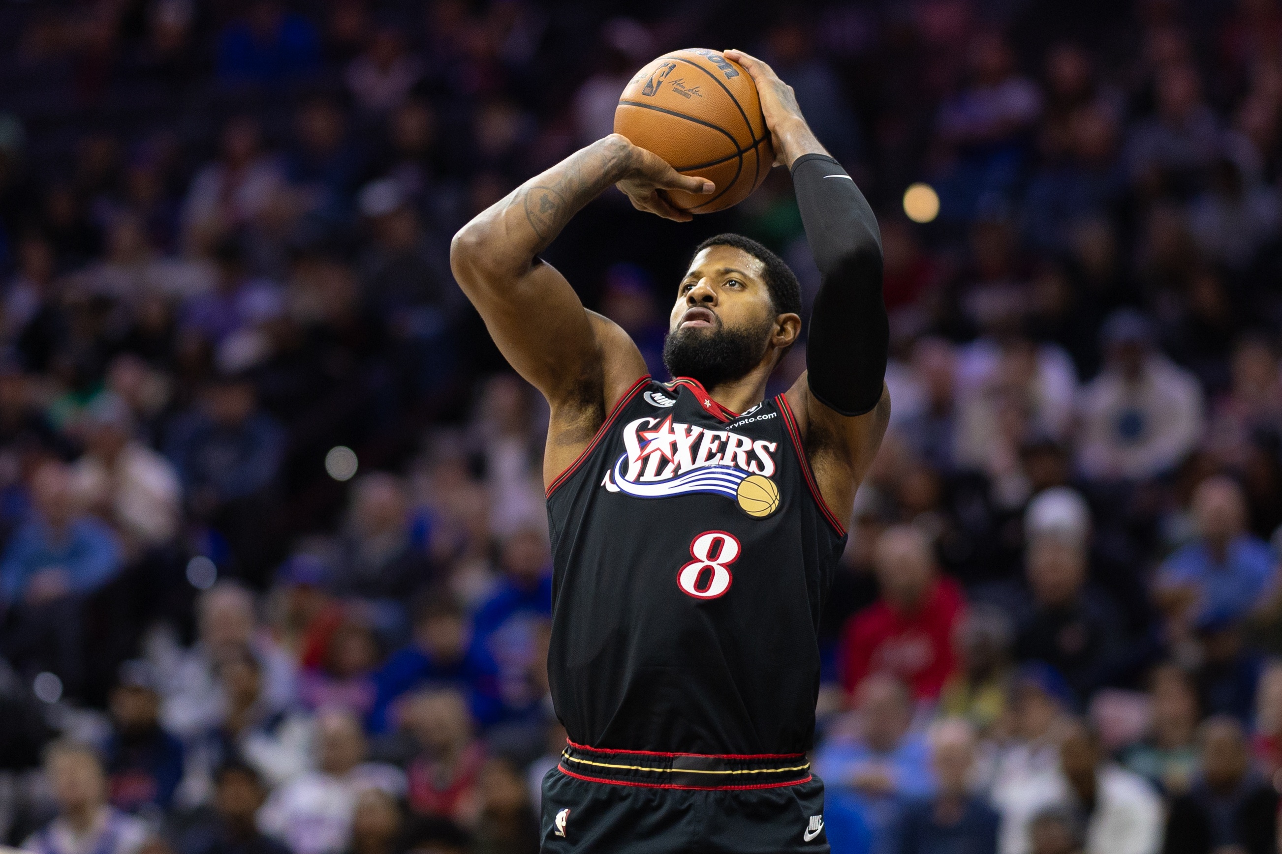 乔治:经过一年的磨合 76人更加默契&球队每个人都开始享受比赛