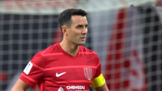 kaiyun 官网-队长离队,成都蓉城中场重组,茹萨+杨明洋跑动拉满 改4后卫保前4