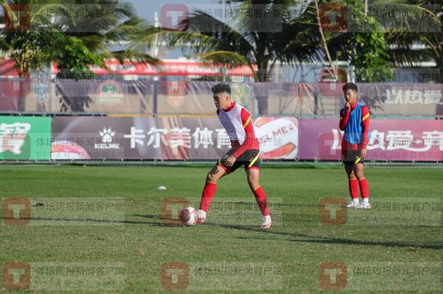 1735214208063084614.jpg 体育视频直播-U17球员代表岳瑞杰:后浪推前浪,中国足球才能进步