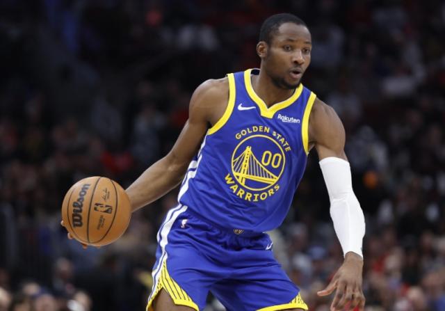 app下载-身后火箭步步紧逼 库明加独挑勇士锋线大梁