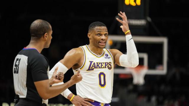 1661485855855092491.jpg 网页版登录入口-韦少将在训练营开始前离队?湖人交易补强尚未结束