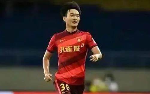 开云体育-最差的时代？最好的时代！张威为年轻球员树立榜样
