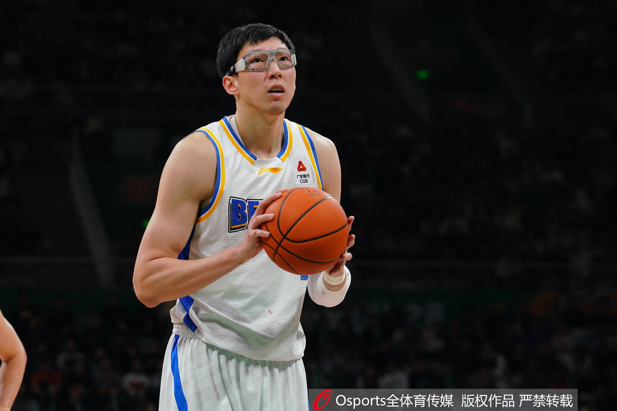 体育视频直播-高效两双！周琦6中5拿到14分11板2助1断1帽 最后时刻犯满