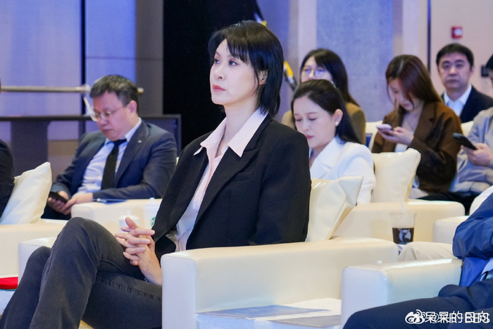 中国女排44岁奥运冠军近照曝光，英姿飒爽，好感姚明被拒至今单身|赵蕊蕊|蕊蕊|副攻|雅典奥运会|奥运会_新浪体育_新浪新闻