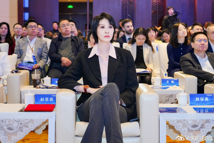 中国女排44岁奥运冠军近照曝光，英姿飒爽，好感姚明被拒至今单身|赵蕊蕊|蕊蕊|副攻|雅典奥运会|奥运会_新浪体育_新浪新闻