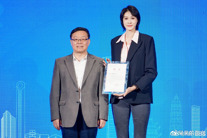 中国女排44岁奥运冠军近照曝光，英姿飒爽，好感姚明被拒至今单身|赵蕊蕊|蕊蕊|副攻|雅典奥运会|奥运会_新浪体育_新浪新闻