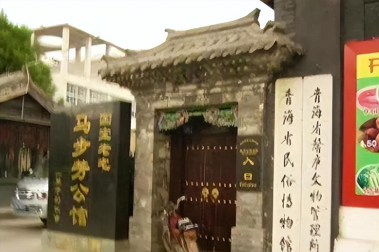 app下载-他活埋近5000红军，逃往国外安享晚年，如今国内竟还有人纪念他！